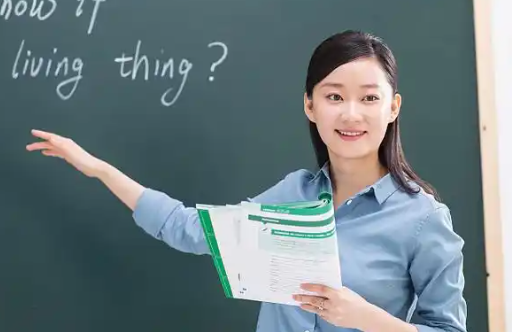 班主任给女学生发不雅信息被拘引发的思考：如何防范不良教师进入科室?